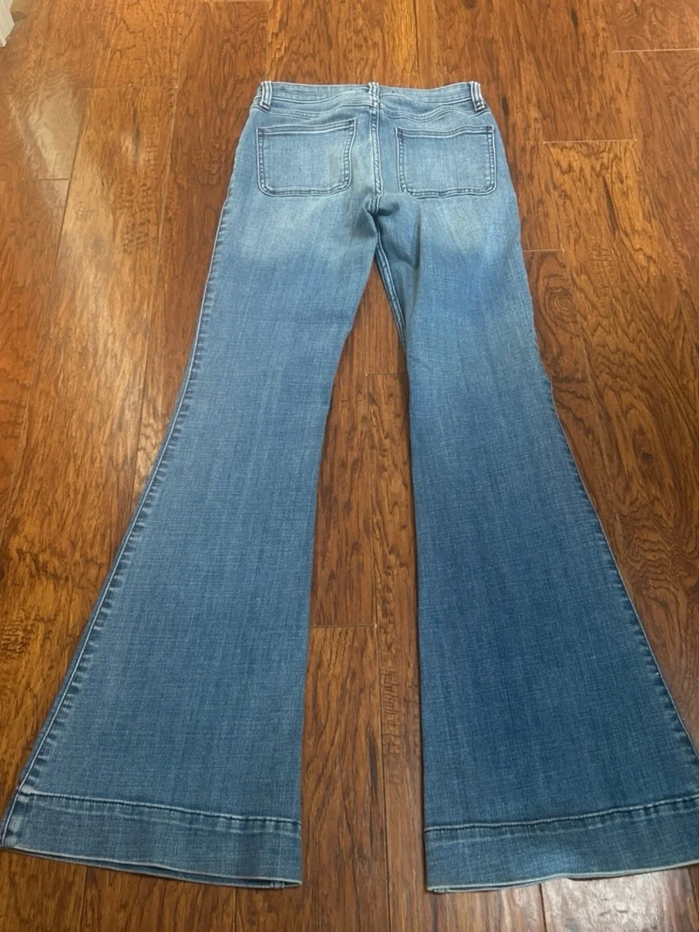 Abercrombie & Fitch Medium Blue Flare Jeans Size26/34, 0182
